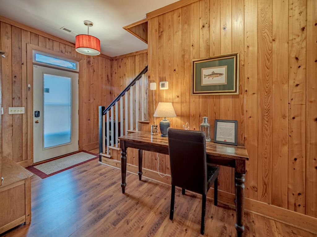 1296 Levi Street Photo 5