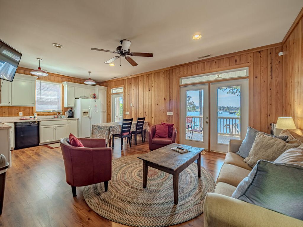 1296 Levi Street Photo 6