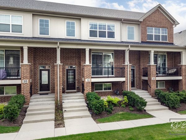 36 Woodmoor Court, Lombard, IL 60148