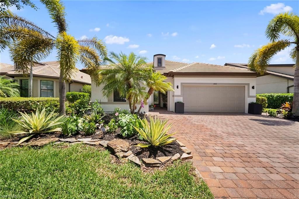 7052 Live Oak Dr, Naples, FL 34114 Photo