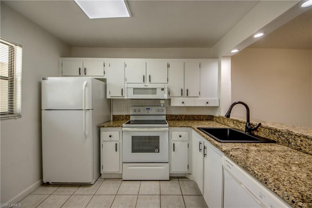 9261 Central Park Dr, Unit 106, Fort Myers, FL 33919 Photo