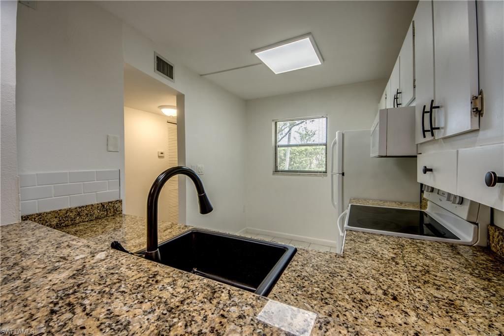 9261 Central Park Dr, Unit 106, Fort Myers, FL 33919 Photo