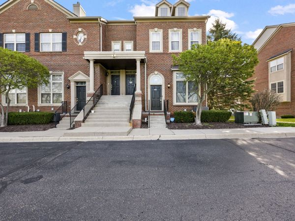 29374 Glen Oaks Boulevard E, Farmington Hills, MI 48334