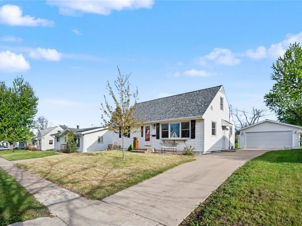 1626 Hollywood Blvd NE, Cedar Rapids, IA 52402