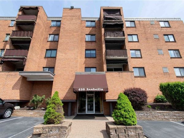 416 Isabella St, Unit 303, Oakmont, PA 15139