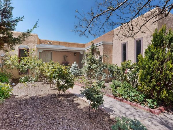 3248 Calle De Molina , Santa Fe, NM 87507