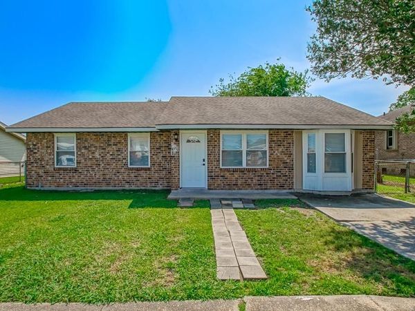 2031 SAUVAGE Street , Marrero, LA 70072