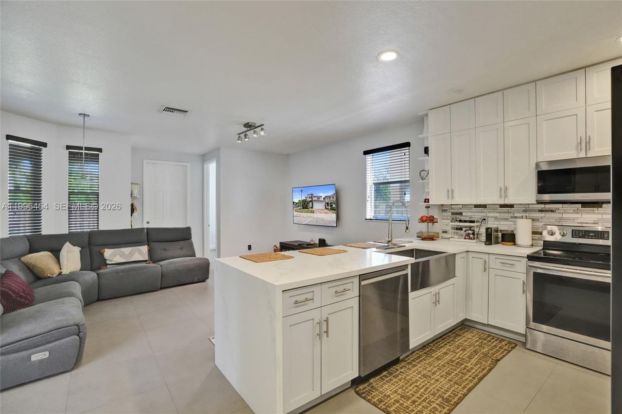8987 SW 208th St , Cutler Bay, FL 33189 Photo