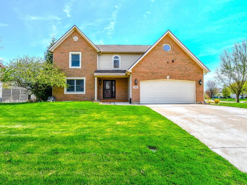 790 Chaucer Lane, Tipp City, OH 45371 Photo 3