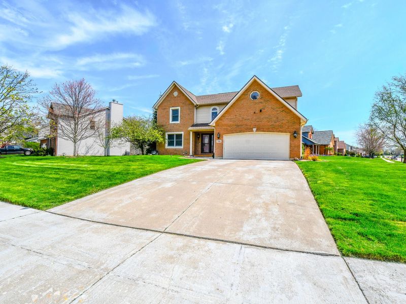 790 Chaucer Lane, Tipp City, OH 45371 Photo 8