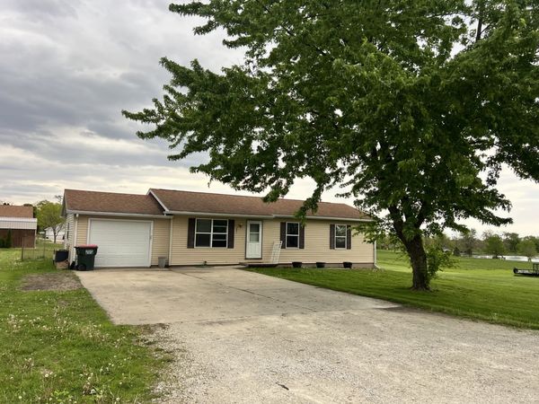 841 S High Street , Paxton, IL 60957