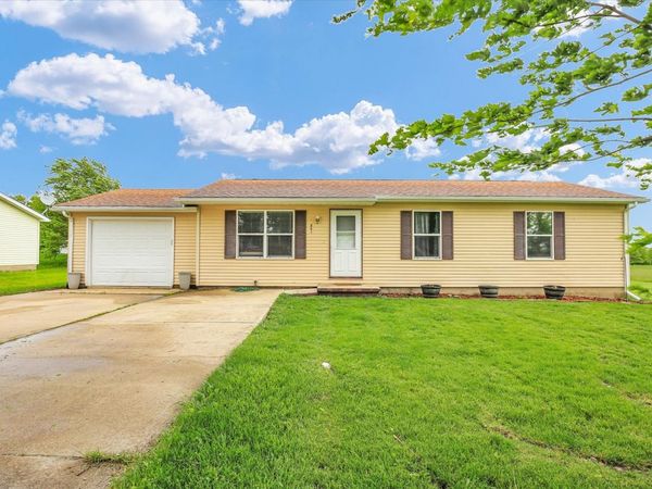841 S High Street, Paxton, IL 60957