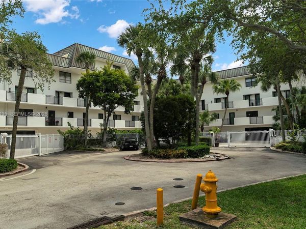 6901 Edgewater Dr , Unit 318, Coral Gables, FL 33133
