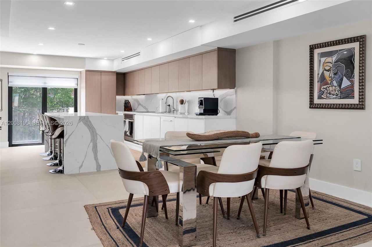 6901 Edgewater Dr , Unit 318, Coral Gables, FL 33133 Photo