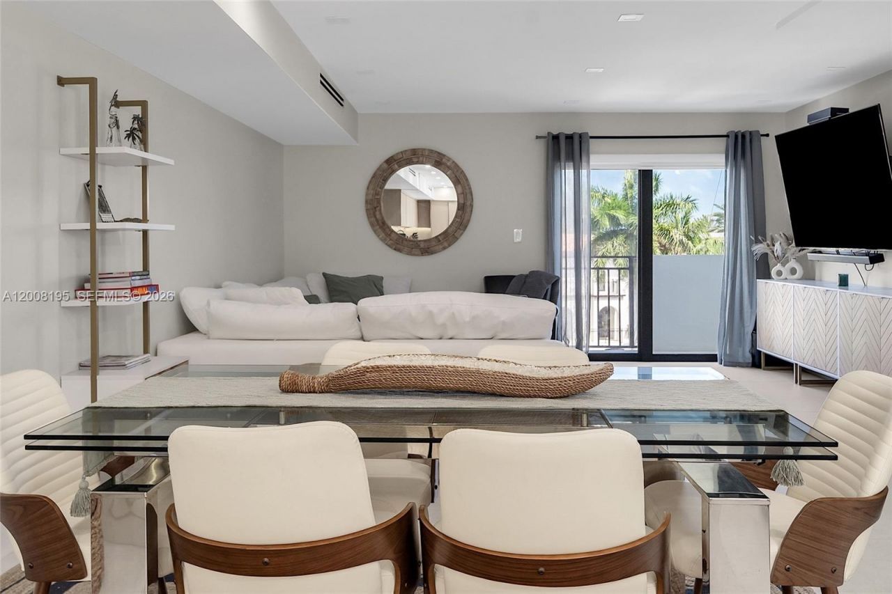 6901 Edgewater Dr , Unit 318, Coral Gables, FL 33133 Photo