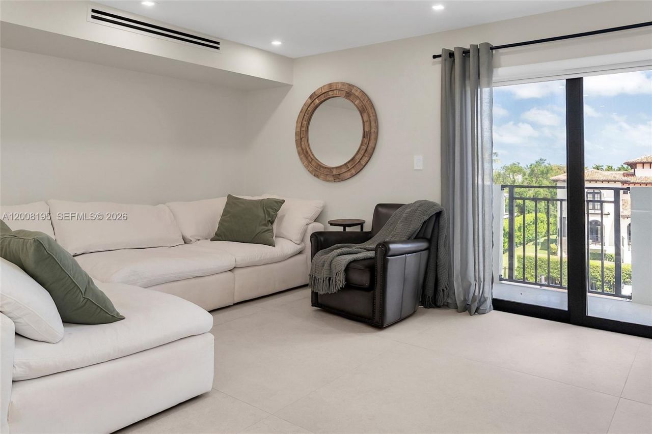 6901 Edgewater Dr , Unit 318, Coral Gables, FL 33133 Photo