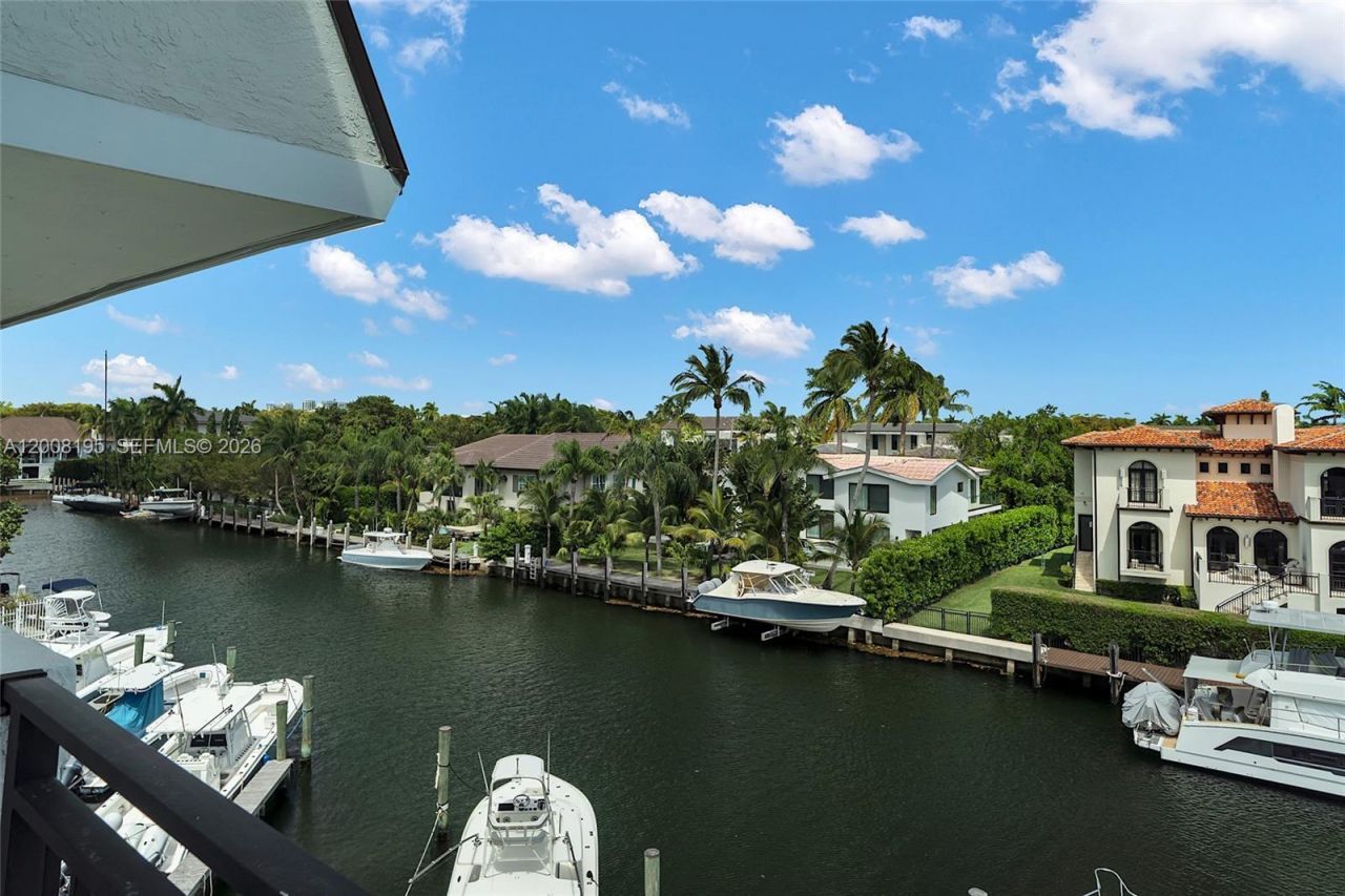 6901 Edgewater Dr , Unit 318, Coral Gables, FL 33133 Photo