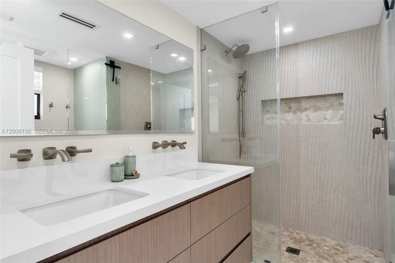 6901 Edgewater Dr , Unit 318, Coral Gables, FL 33133 Photo
