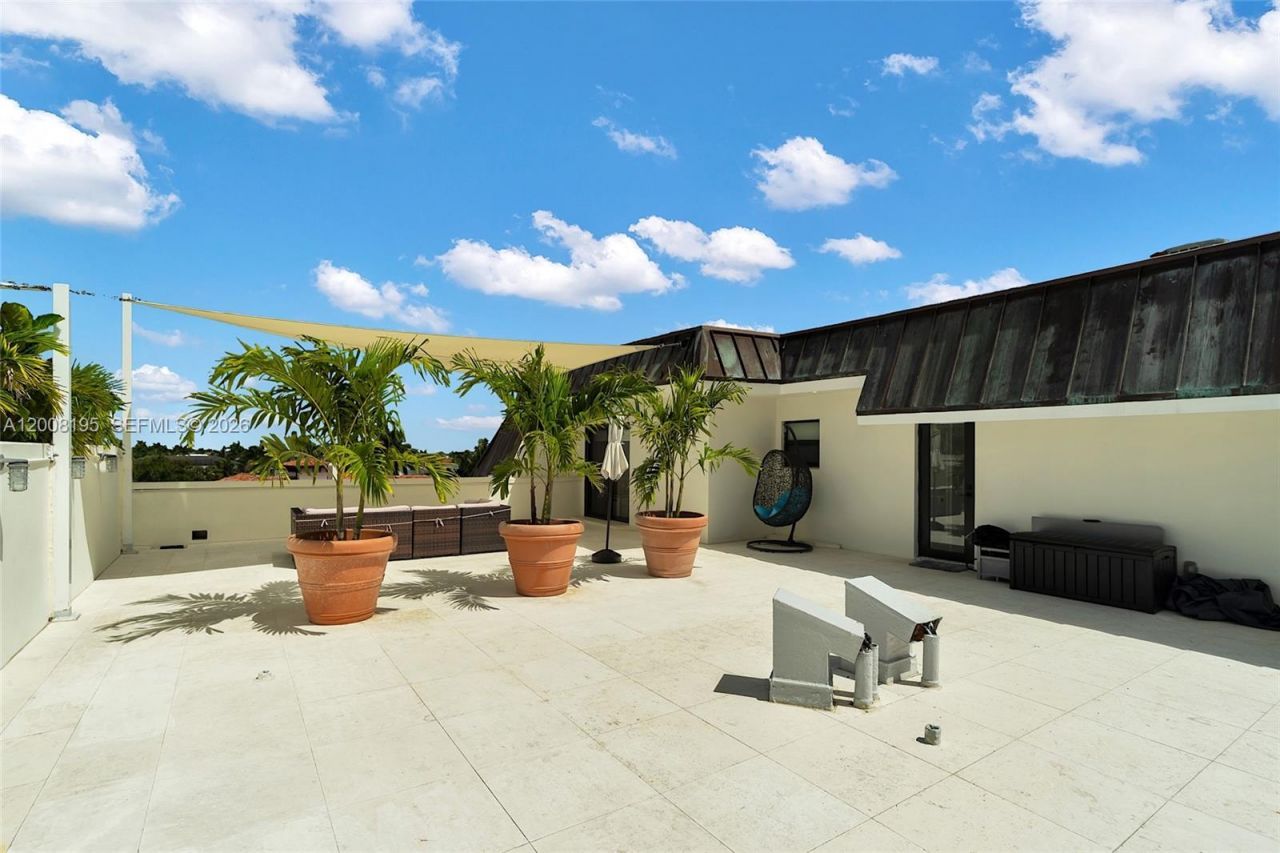 6901 Edgewater Dr , Unit 318, Coral Gables, FL 33133 Photo