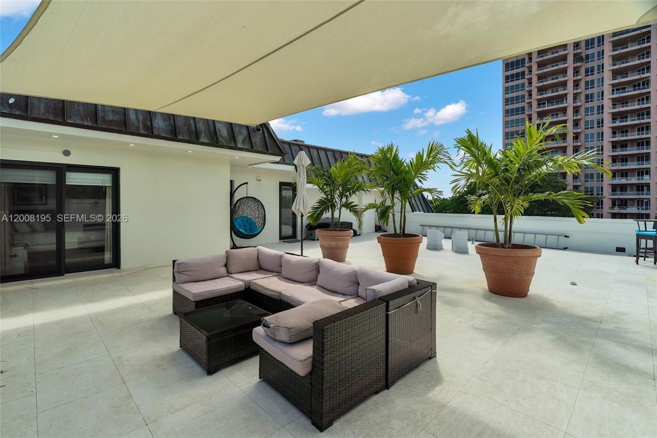 6901 Edgewater Dr , Unit 318, Coral Gables, FL 33133 Photo