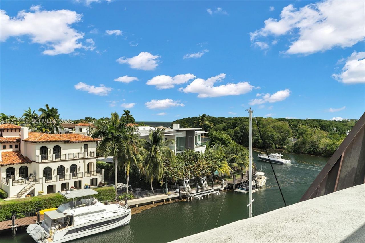 6901 Edgewater Dr , Unit 318, Coral Gables, FL 33133 Photo
