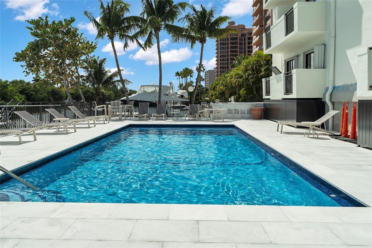 6901 Edgewater Dr , Unit 318, Coral Gables, FL 33133 Photo