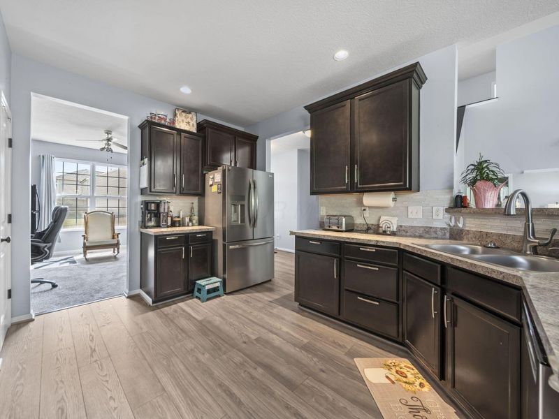 502 Rolling Acre Drive, Lithopolis, OH 43136 Photo 5