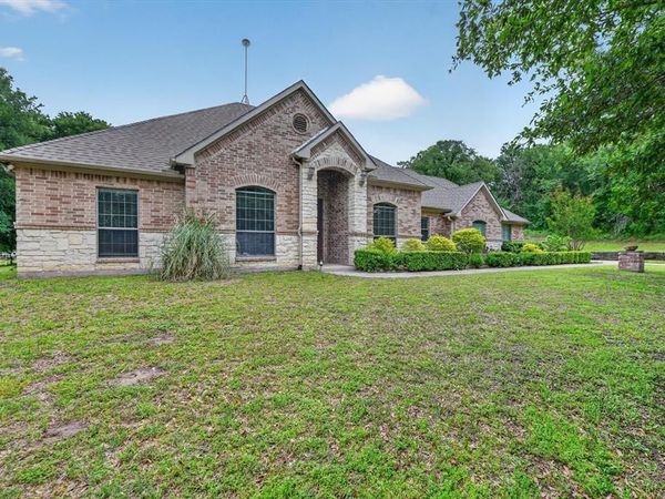 141 N Natural Spring Lane, Azle, TX 76020