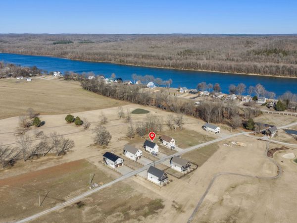 222 Fairway Villa Ln , Decaturville, TN 38329