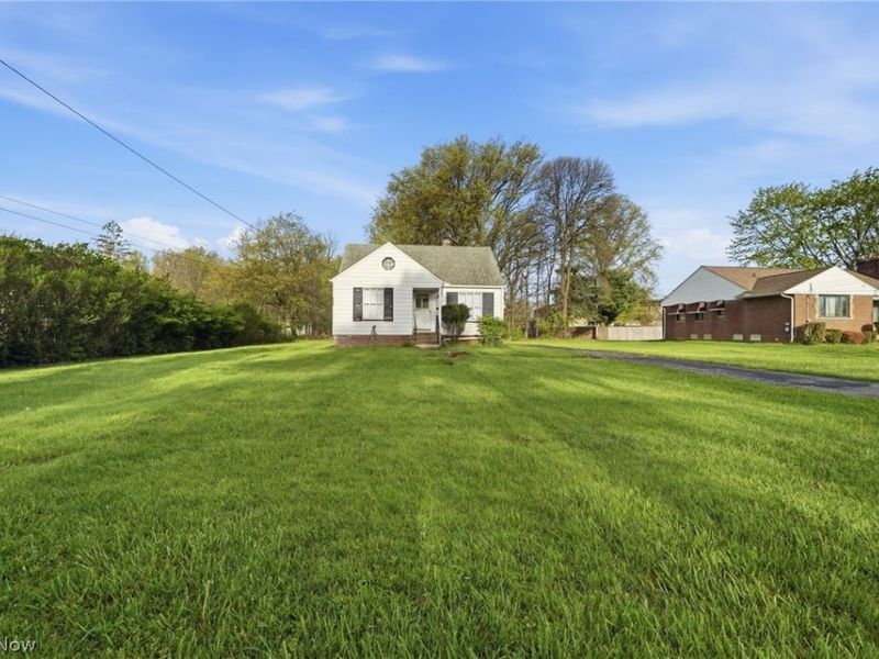 6210 Crossview Road, Seven Hills, OH 44131 Photo 2