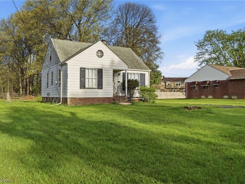 6210 Crossview Road, Seven Hills, OH 44131 Photo 3