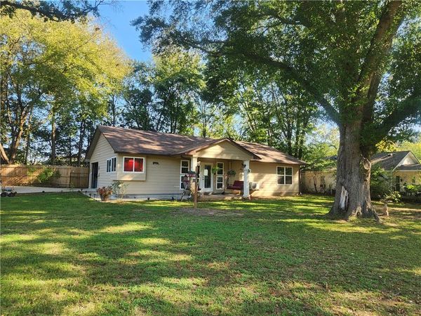 110 Walker Street , Ozark, AR 72949