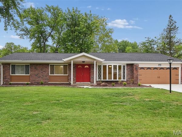 13028 Ambois Drive, Creve Coeur, MO 63141