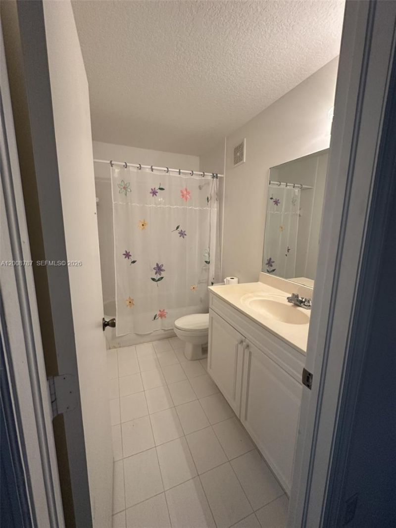 7125 NW 173rd Dr, Unit 2401, Hialeah, FL 33015 Photo