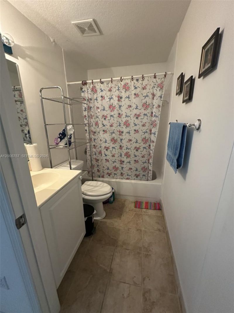 7125 NW 173rd Dr, Unit 2401, Hialeah, FL 33015 Photo
