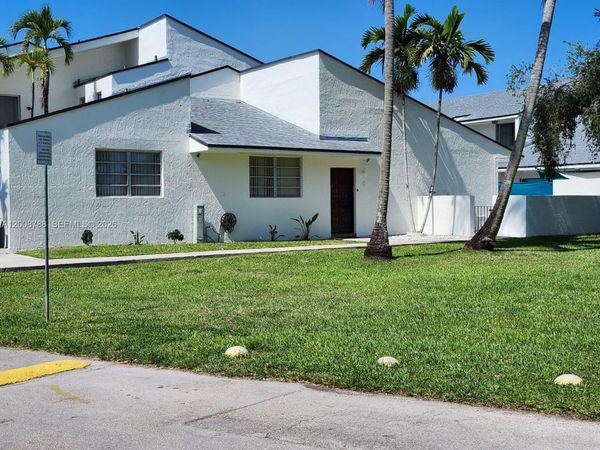 9195 Fontainebleau Blvd, Unit 6, Miami, FL 33172