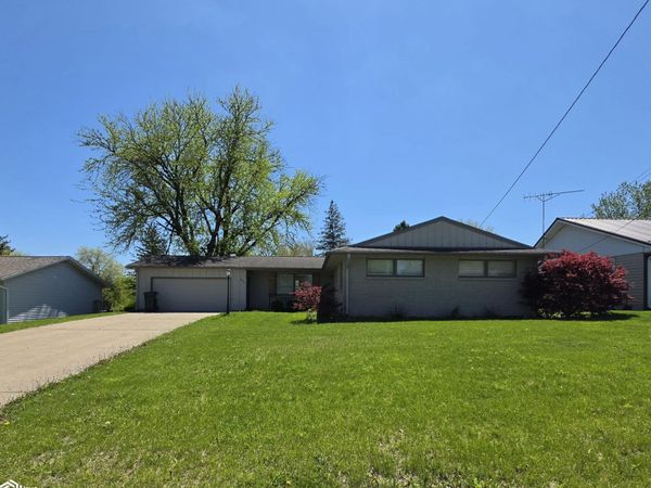 302 Peasley Avenue, Oskaloosa, IA 52577