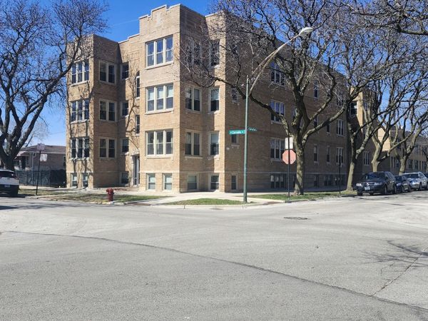3900 W Cornelia Avenue, Unit 2W, Chicago, IL 60618