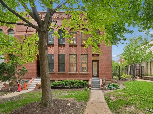 10 Manhattan Mews , St Louis, MO 63108