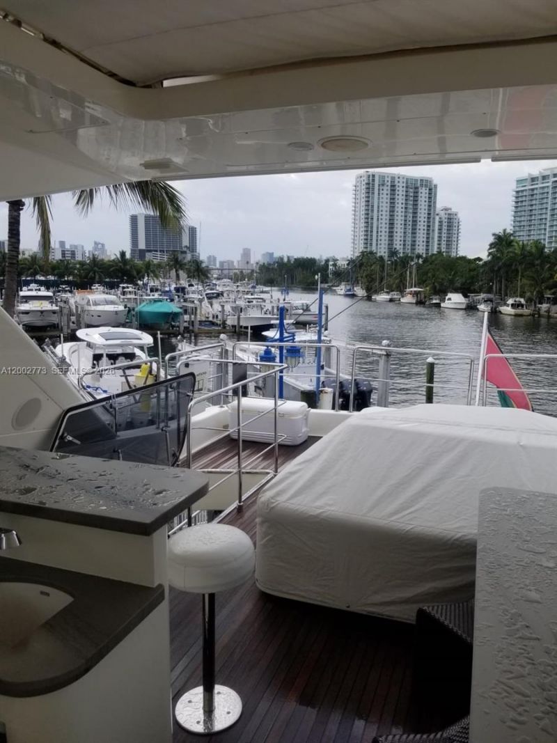 1010 , Miami, FL 33172 Photo