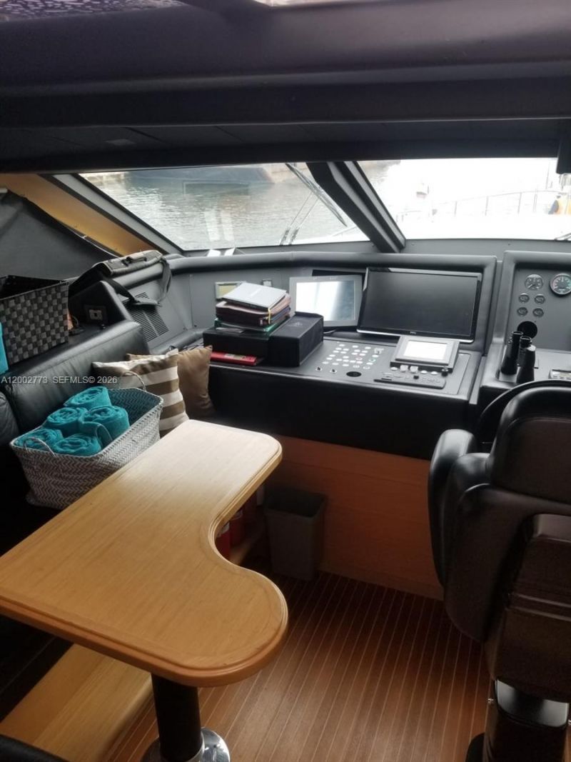 1010 , Miami, FL 33172 Photo