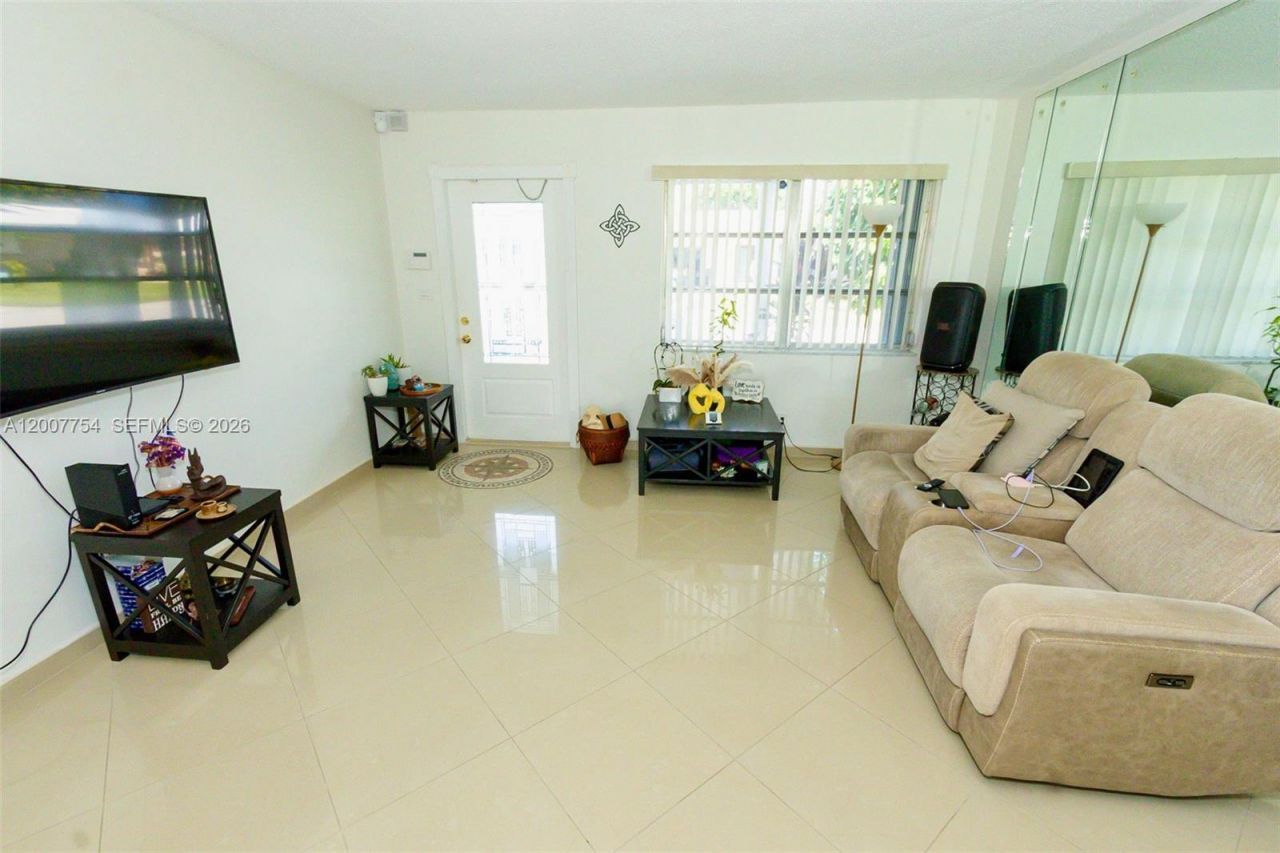 4518 NW 45th Ct , Tamarac, FL 33319 Photo