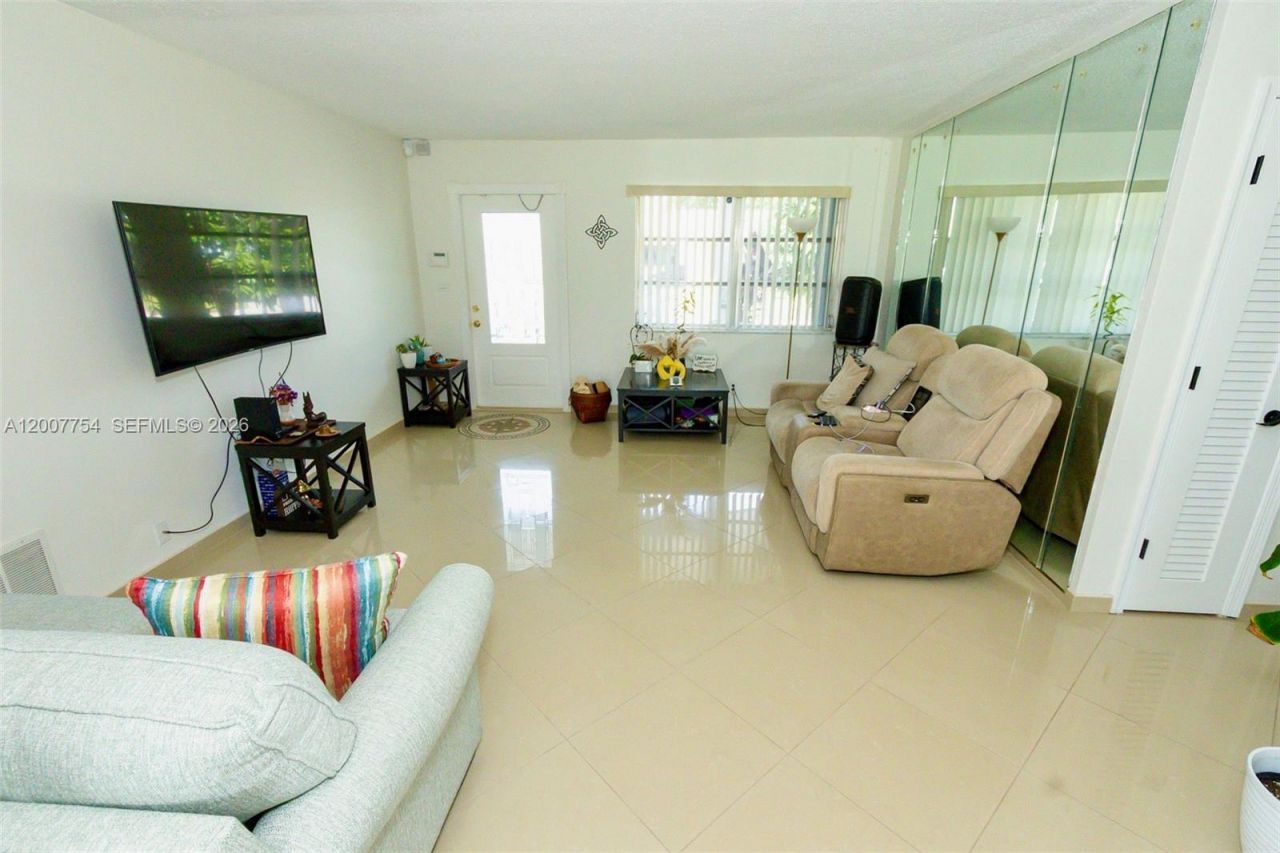 4518 NW 45th Ct , Tamarac, FL 33319 Photo
