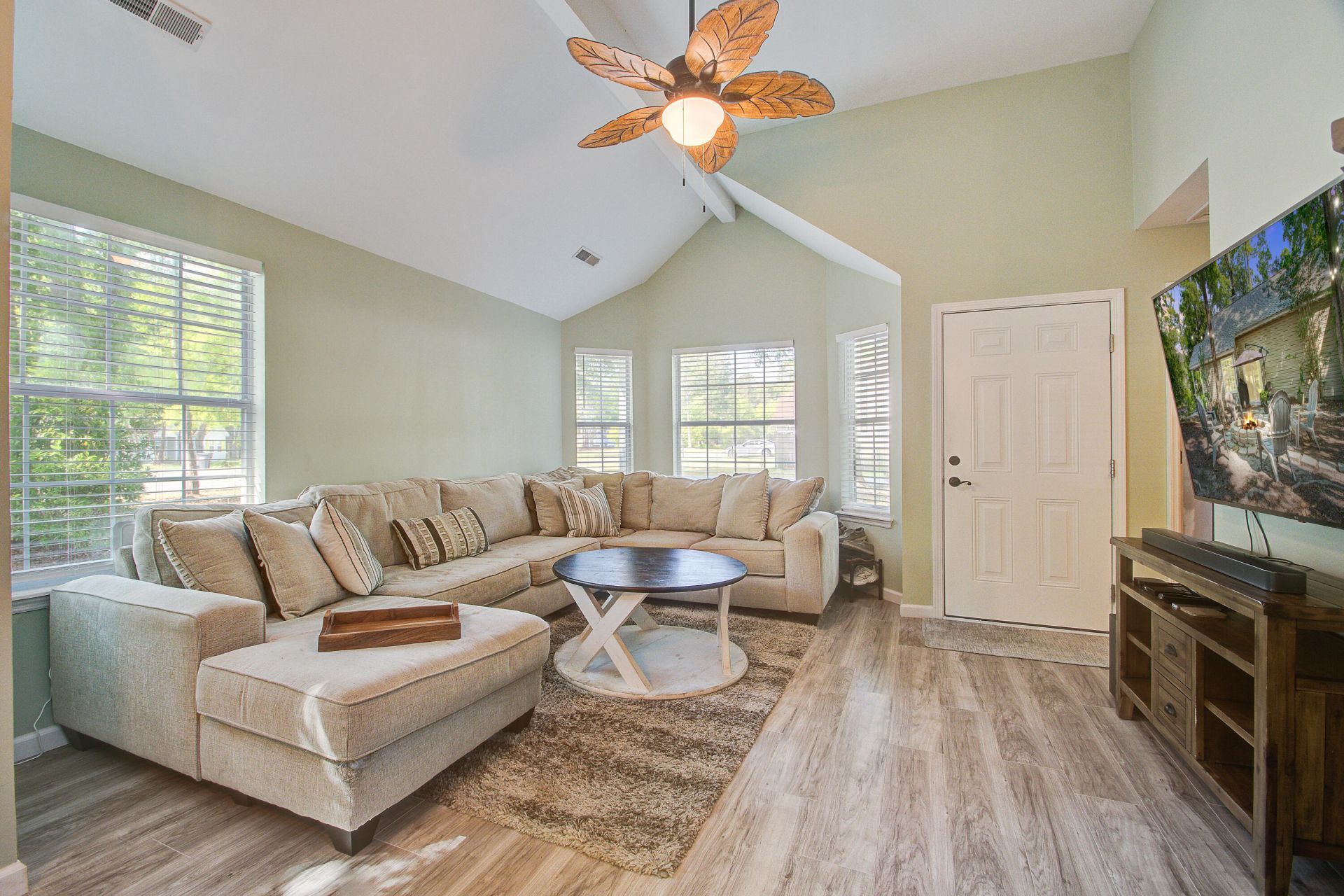 100 Fern Court Photo 10