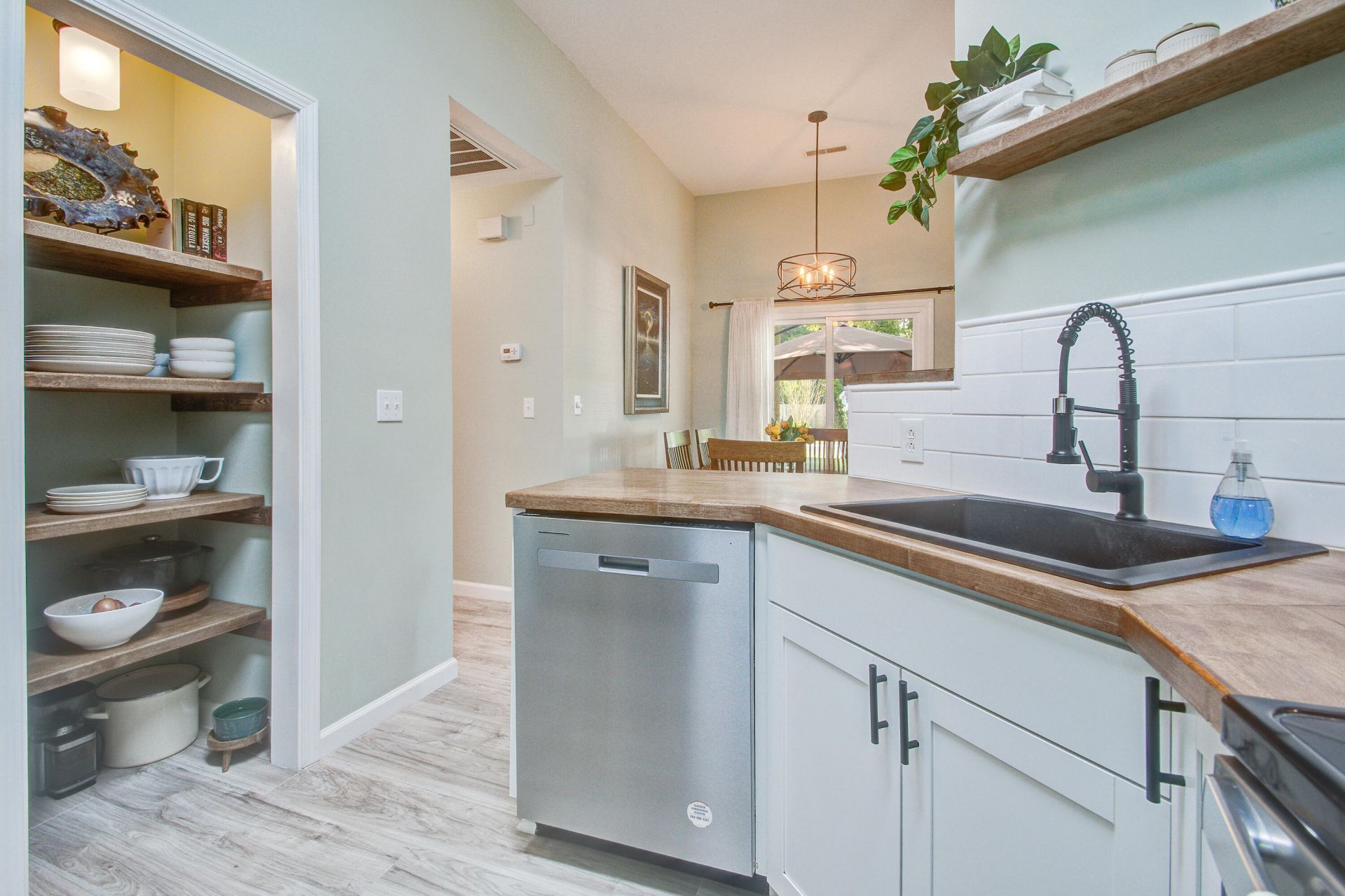 100 Fern Court Photo 16