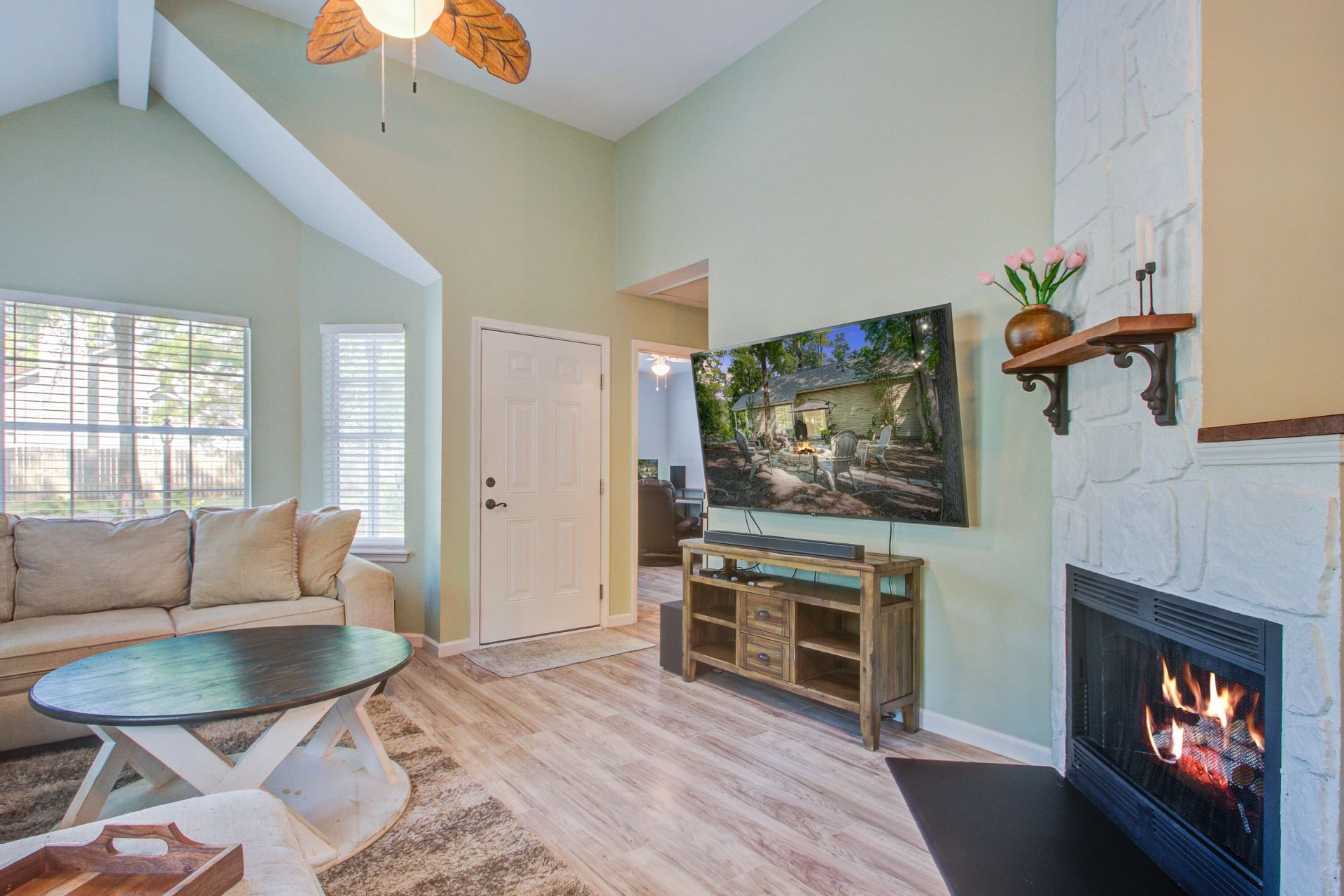 100 Fern Court Photo 4