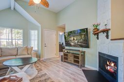 100 Fern Court photo 4