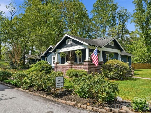 127 Erkwood Drive, Hendersonville, NC 28739