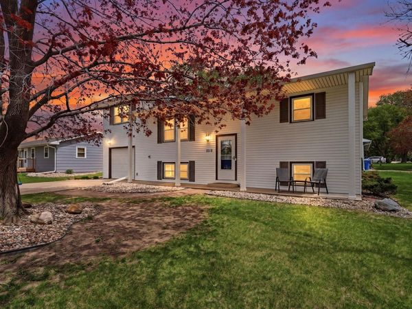1212 Broadway Street, Larchwood, IA 51241