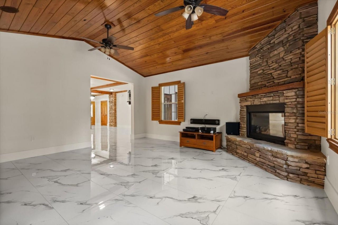 27012 Grand Oak Lane, Tavares, FL 32778 Photo